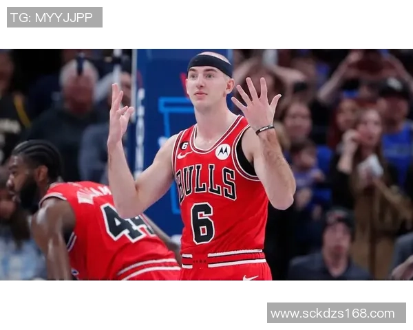 亚历克斯卡鲁索如何在NBA赛场上展现出色的防守与团队合作精神